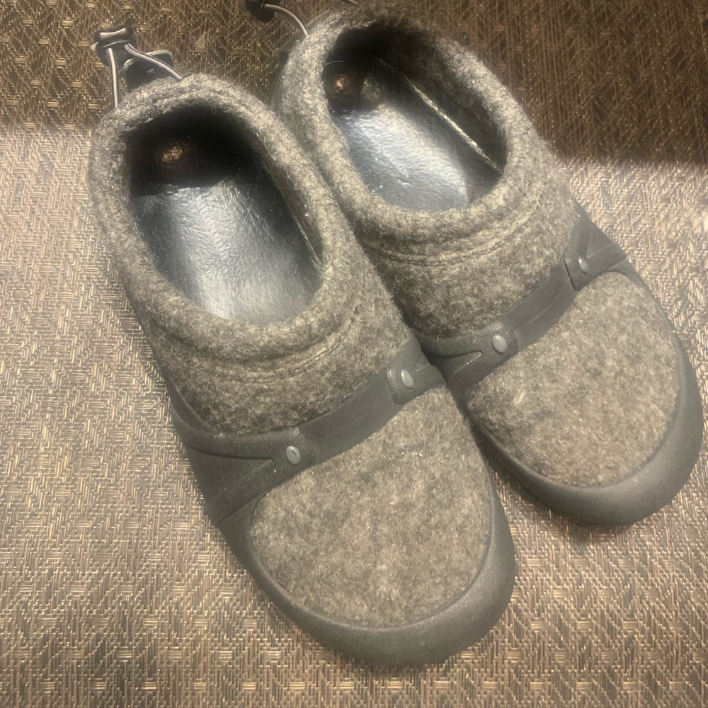 Women’s size 7 Patagonia shoes